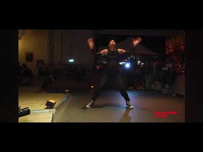 Boek Dimitri, queer en danser & performer via Flavourez Connect.